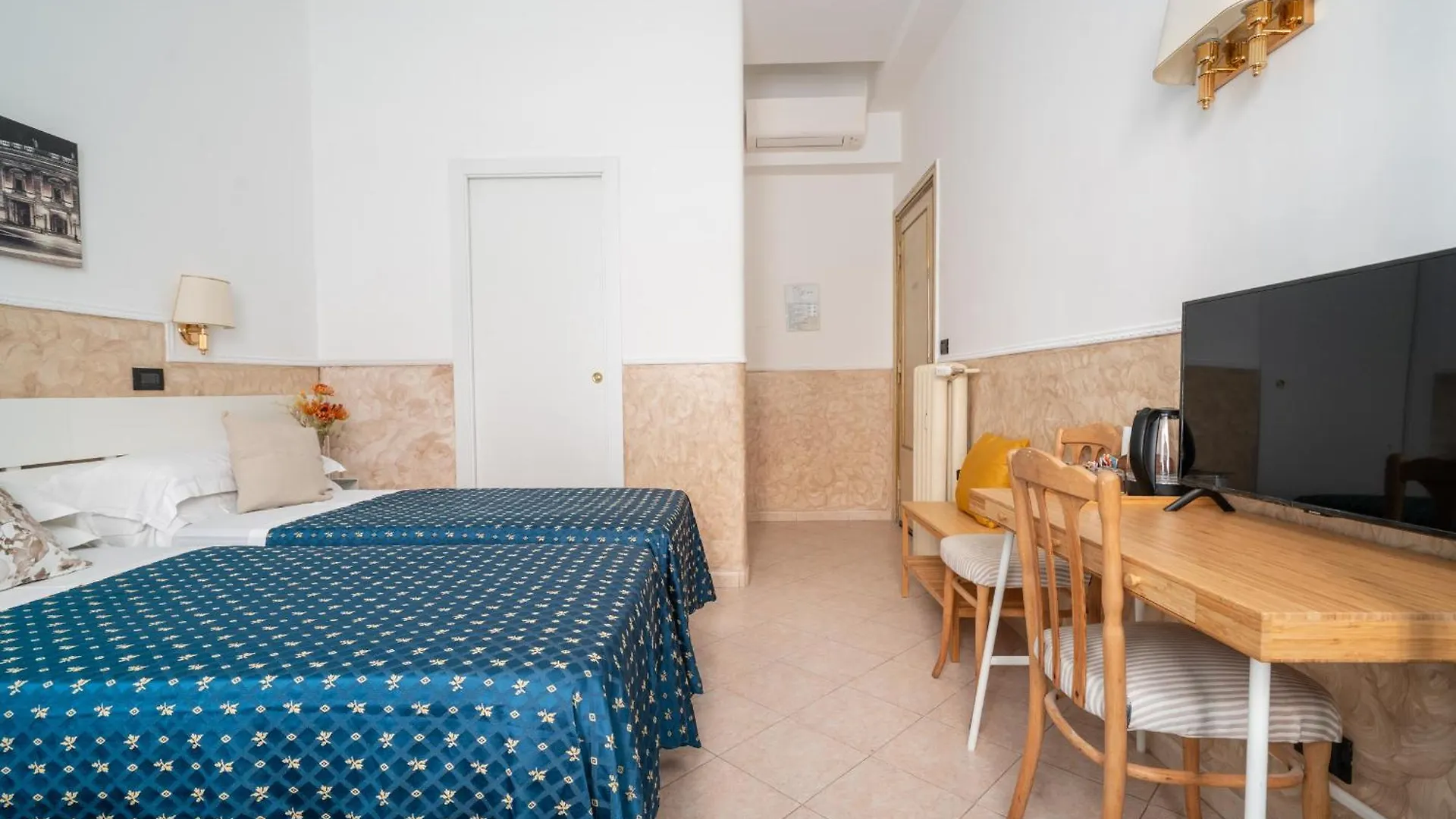 Hotel Ascot Rome 2*,  Italy